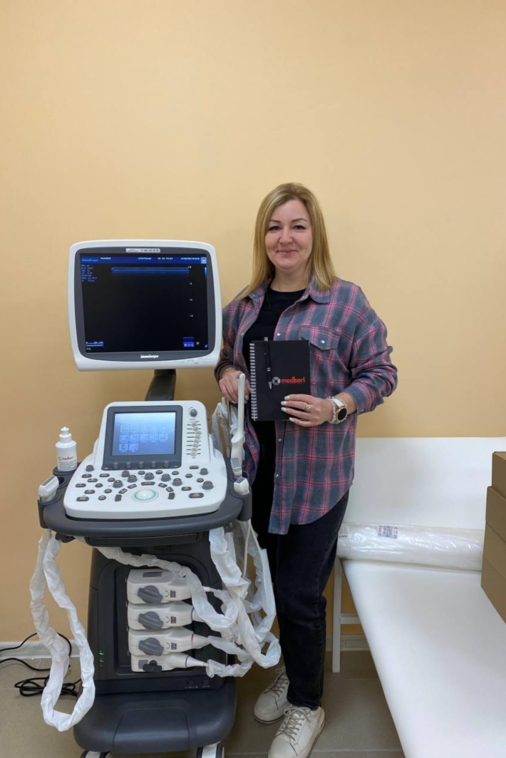 photo_5469849398344277420_y